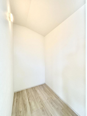 ���̑��@�����`Walk-in Closet�`�@�K�v�Ȃ��̂�R�[�f�B�l�[�g���ꗗ���Ċm�F�ł��A�g�x�x�⏀�����Z���ԂōςރE�H�[�N�C���N���[�[�b�g��ݒu���܂����B�Ƃ̒�����������Ƃ�����֗��Ȏ��[�X�y�[�X�ł��B