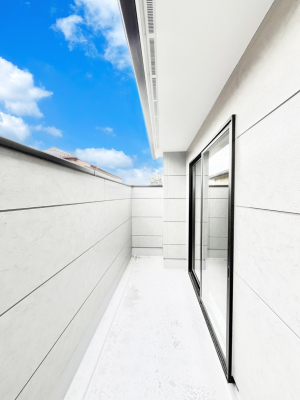 �o���R�j�[�@�����`Balcony�`  �o���R�j�[�͉������z���������݁A���z�c����󕨂��C�����悭�������Ƃ��ł��܂��B  �g���₷���J���I�ȃo���R�j�[�ł����z�����������Ղ�~�蒍���A�o���R�j�[�t���Z�܂��B  