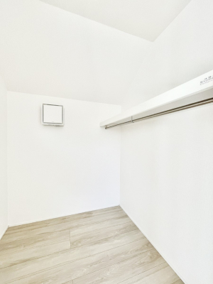 ���̑��@�����`Walk-in Closet�`�@�K�v�Ȃ��̂�R�[�f�B�l�[�g���ꗗ���Ċm�F�ł��A�g�x�x�⏀�����Z���ԂōςރE�H�[�N�C���N���[�[�b�g��ݒu���܂����B�Ƃ̒�����������Ƃ�����֗��Ȏ��[�X�y�[�X�ł��B