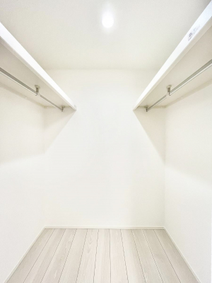 ̑@`Walk-in Closet`@KvȂ̂R[fBl[gꗗĊmFłAgxx⏀ZԂōςރEH[NCN[[bgݒu܂BƂ̒Ƃ֗Ȏ[Xy[XłB