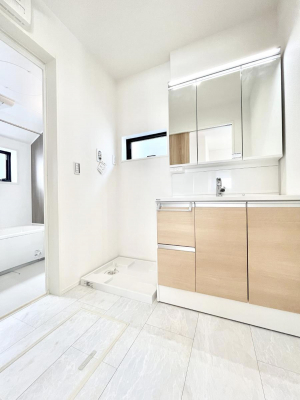 ���̑��@�����`Dressing Room�`�@�Â��Ȃ肪���Ȑ��ʏ�����������ƍ̌��Ɗ��C���\�Ȃ̂ŋC�����悭���g�������܂��B�O�ʋ��^�C�v�̐��ʑ�͋������[�ŎU�炩�肪���Ȑ��ʏ����X�b�L����