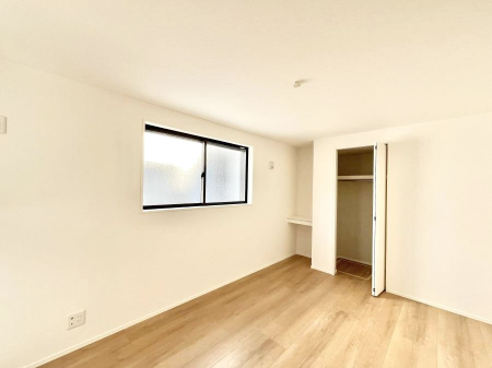 �Q���@�����`Bed Room�`�@�u��������������l�v�Ƃ��v�w�ł�����肭�낰��Q���B�����̉Ǝ��₨�d���ɔ�ꂽ���̓t�J�t�J�̃x�b�g�Ŗ�����Ă��������B�e���r��{�I�������Ă����K�ȍL����������