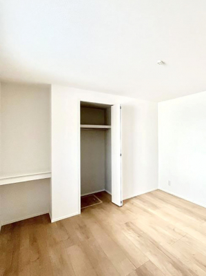 ���[�@�����`Closet�`�@�ǖʃN���[�[�b�g������΃^���X��u���K�v���Ȃ��A�o������̂Ȃ��X�b�L����Ԃ��ێ��ł��܂��B����ꂽ�X�y�[�X��L���Ɋ��p�ł������B�G�߂̈ߗނ��̕i�Ȃǂ����Ղ���[�o���܂��ˁ�