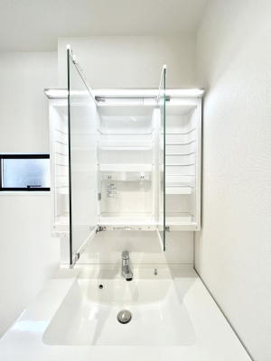 ���̑����ρ@�O�ʋ��̗��ɁA���ϕi��q���p�i�Ȃǂ����[�\�B���ʑ����������ƕۂ��܂��I