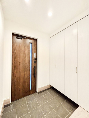 ց@`Entrance`@ւ͉Ƃ̊Ƃ܂䂪Ƃ̃ZX肰Ȃ閣͂錺֑ÿ݂BAxɉƑقƂłSn悢ԑ؂łˁ