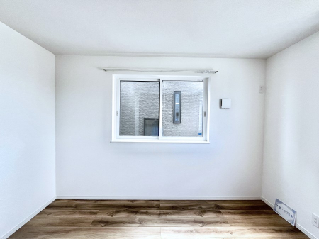 Q@105`Bed Room`@؂̉肪₳t[O͈炬炷vCx[gԁBF̃t[Oł̂ŁAǎƂ̑ǂłB