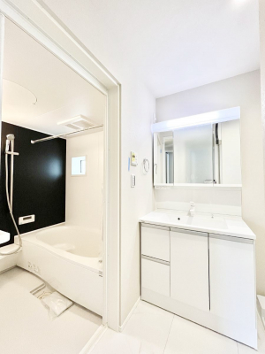 ̑@`Dressing Room`  \ȑ傫̐ʑ͎[鎖ȂAgȂ݃`FbN⎕ȂǁA̍QԂłzeCNȃXy[Xŗ]TƂƂĒ܂B