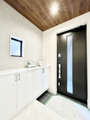 ���ց@���ʔ��͂��Ƒ��̎ʐ^��G�߂̃C���e���A�ŏ���I�Ƃ��ĉ��o�ł��܂�