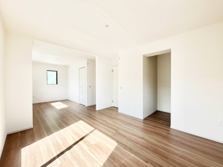 Q@S`Bed Room`@؂̉肪₳t[O͈炬炷vCx[gԁB߂̃t[Oł̂ŁAǎƂ}b`AXɍLĂʂB