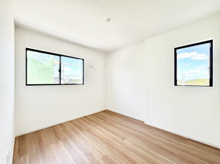 q@S`Bed Room`@2ʍ̌mۂ邢́AʂǂAϋSn̗ǂԂƂȂĂ܂Bu₩ȕċN钩́AK̎n܂ɁIʕƂĂǂZ܂