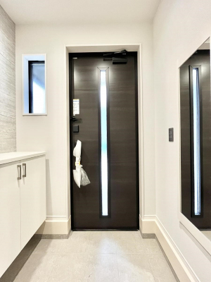 ���ց@�K���X�X���b�g�̓��������փh�A�������Ɍ���͂��Ă���܂�