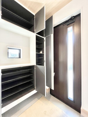 ���̑����ρ@�����Ղ���[�ł���V���[�Y�{�b�N�X�ŉƑ��S���̌C���A���ւ�������B  