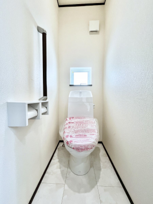 �g�C���@������A�������`Toilet�`�@�������̂��鐅����g�C���̓E�H�V�����b�g�t���ł����g�C���͖����g�킴��𓾂Ȃ����́B����������ۂ������ł��ˁB�g�C����2��������̂Œ��̍��G���ɕ֗��ł��I