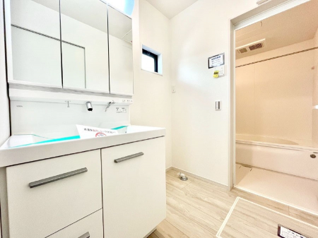 ���̑��@�����`Dressing Room�`  ����������F�����œ��ꂳ��Ă���ƁA�X�b�L���Ɛ�������ۂ������܂��B  ���̗��ɂ͂����Ղ�Ǝ��[�X�y�[�X��W�������I  �����́A�V���v�����@�\�����d�����āB