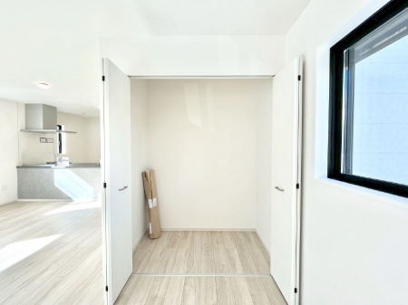 ���̑����ρ@���r���O���[�B�����Ɏ��[������ƕ����W�܂�LDK���X�b�L���Еt�������ł��ˁB  