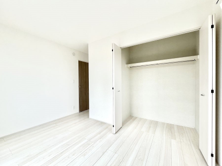 Q@A`Bed Room`ɂ͎[N[[bgIiĝm⏬͂AGߕ̂mȂǂƐڂ܂܂B  ԂLgpł܂ˁB