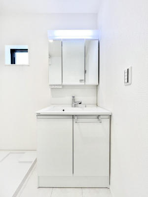 ʑEʏ@P`Dressing Room`@\ȑ傫̐ʑ͎[鎖ȂAgȂ݃`FbN⎕ȂǁA̍QԂłzeCNȃXy[Xŗ]TƂƂĒ܂B