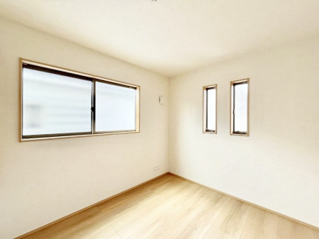 Q@`Bed Room`@2ʍ̌mۂ邢́AʂǂAϋSn̗ǂԂƂȂĂ܂Bu₩ȕċN钩́AK̎n܂ɁIʕƂĂǂZ܂