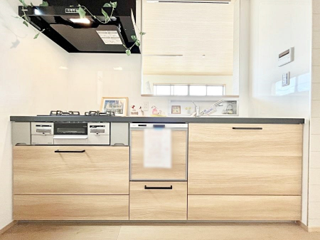 Lb`@`Kitchen`@beރrOAȂLb`BƂ́Ał͂ȂA炵AKɂꏊBΊ̖A炬̓X̂߂ɁAŐV̐ݔEdl̗pB