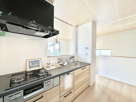 Lb`@`Kitchen`  rOnJE^[Lb`B  ȂƑƃR~jP[VƂ邾łȂA傫ȊJ邱Ƃł܂B  ql̐邱Ƃł܂ˁI