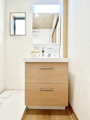 ʑEʏ@`Dressing Room`  FœꂳĂƁAXbLƐۂ܂B  ̗ɂ͂ՂƎ[Xy[XWI  ́AVv@\dāB
