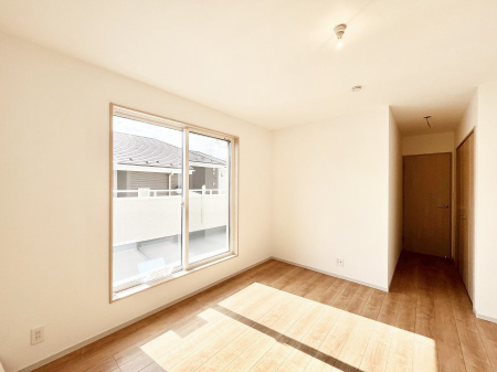 �Q���@�������S�������`Bed Room�`�@�u��������������l�v�Ƃ��v�w�ł�����肭�낰��Q���B�����̉Ǝ��₨�d���ɔ�ꂽ���̓t�J�t�J�̃x�b�g�Ŗ�����Ă��������B�e���r��{�I�������Ă����K�ȍL����������