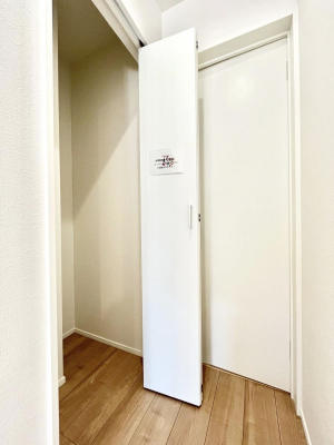 ���̑����ρ@���r���O���[�B�����Ɏ��[������ƕ����W�܂�LDK���X�b�L���Еt�������ł��ˁB  