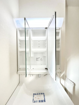 ���̑����ρ@�O�ʋ��̗��ɁA���ϕi��q���p�i�Ȃǂ����[�\�B���ʑ����������ƕۂ��܂��I