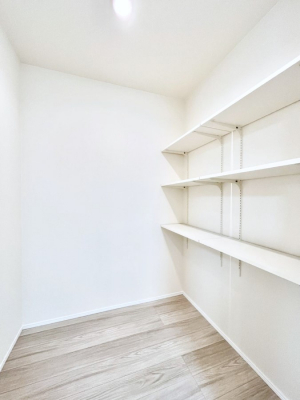 ���̑����ρ@�L�b�`���ɂ̓p���g���[�I�H�ނ̃X�g�b�N�͂������A���p�i�̎��[�Ȃǎg�����͂��낢��I