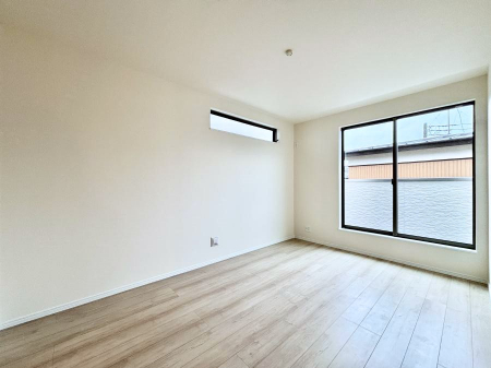 �Q���@�����`Bed Room�`�@�u��������������l�v�Ƃ��v�w�ł�����肭�낰��Q���B�����̉Ǝ��₨�d���ɔ�ꂽ���̓t�J�t�J�̃x�b�g�Ŗ�����Ă��������B�e���r��{�I�������Ă����K�ȍL����������