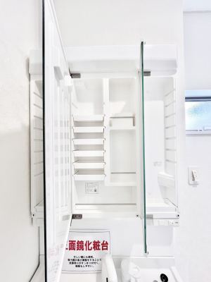 ���̑����ρ@�O�ʋ��̗��ɁA���ϕi��q���p�i�Ȃǂ����[�\�B���ʑ����������ƕۂ��܂��I