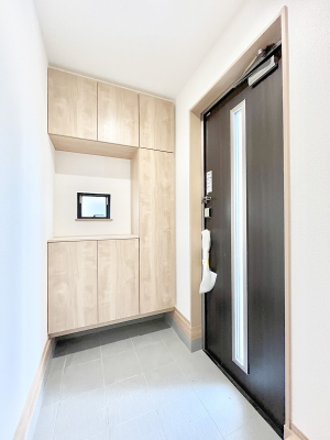 ���ց@�����`Entrance�`�@�Ƃ̒��ł��q�l���}����ŏ��̏ꏊ�ł��錺�ւ́A�Ƃ̈�ۂ��̂��̂ł��I�L�x�Ȍ��֎��[�ŁA����Y��ɕۂ��Ƃ��o���܂��􌺊ւɂ͂����Ղ���[�̉��ʔ��������I