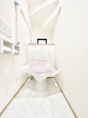 �g�C���@�����`Toilet�`�@�Y��E�X�b�L���E���K�ȃE�H�V�����b�g�t�g�C���ł��낰���Ԃł��B1�A2�K���Ƀg�C���X�y�[�X�I�̌������薾�邭�A���K��ԂƂȂ��Ă���܂��������g���ꏊ�����炱���̔z���ł��I