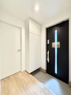 ���ց@�K���X�X���b�g�̓��������փh�A�������Ɍ���͂��Ă���܂�