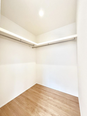 ̑@S`Walk-in Closet`@̗mĂVɂȂɂEH[NCN[[bgBmȊOɂAigȂƓdX[cP[XAXgbNiȂǉłЕtԂłB