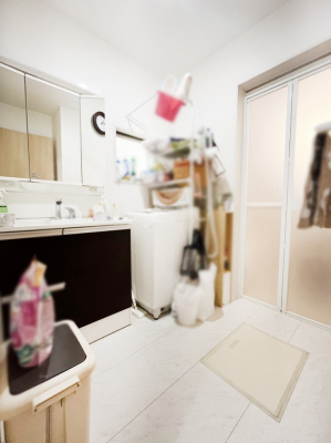 ʑEʏ@`Dressing Room`@\ȑ傫̐ʑ͎[鎖ȂAgȂ݃`FbN⎕ȂǁA̍QԂłzeCNȃXy[Xŗ]TƂƂĒ܂B