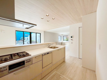 Lb`@`Kitchen`  rOnJE^[Lb`B  ȂƑƃR~jP[VƂ邾łȂA傫ȊJ邱Ƃł܂B  ql̐邱Ƃł܂ˁI