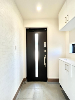 ���ց@������B�������`Entrance�`�@�Ƃ̒��ł��q�l���}����ŏ��̏ꏊ�ł��錺�ւ́A�Ƃ̈�ۂ��̂��̂ł��I�L�x�Ȍ��֎��[�ŁA����Y��ɕۂ��Ƃ��o���܂��􌺊ւɂ͂����Ղ���[�̉��ʔ��������I