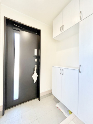 ���ց@������C�������`Entrance�`�@�Ƃ̒��ł��q�l���}����ŏ��̏ꏊ�ł��錺�ւ́A�Ƃ̈�ۂ��̂��̂ł��I�L�x�Ȍ��֎��[�ŁA����Y��ɕۂ��Ƃ��o���܂��􌺊ւɂ͂����Ղ���[�̉��ʔ��������I