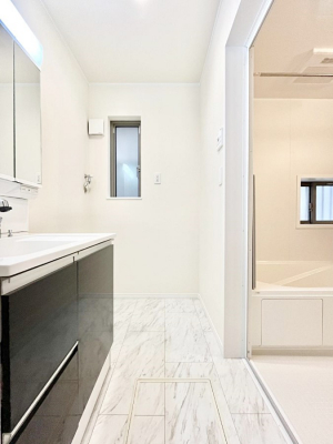 ���̑��@�������������`Dressing Room�`�@�Â��Ȃ肪���Ȑ��ʏ�����������ƍ̌��Ɗ��C���\�Ȃ̂ŋC�����悭���g�������܂��B�O�ʋ��^�C�v�̐��ʑ�͋������[�ŎU�炩�肪���Ȑ��ʏ����X�b�L����