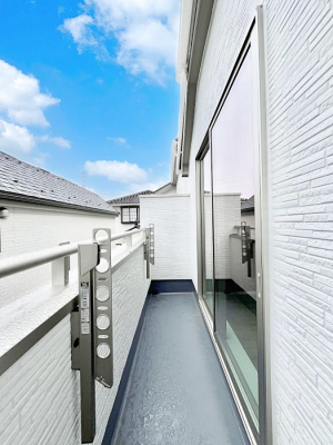 �o���R�j�[�@������C�������`Balcony�`  �o���R�j�[�͉������z���������݁A���z�c����󕨂��C�����悭�������Ƃ��ł��܂��B  �g���₷���J���I�ȃo���R�j�[�ł����z�����������Ղ�~�蒍���A�o���R�j�[�t���Z�܂��B  