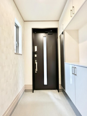 ���ց@������B�������`Entrance�`�@�Ƃ̒��ł��q�l���}����ŏ��̏ꏊ�ł��錺�ւ́A�Ƃ̈�ۂ��̂��̂ł��I�L�x�Ȍ��֎��[�ŁA����Y��ɕۂ��Ƃ��o���܂��􌺊ւɂ͂����Ղ���[�̉��ʔ��������I