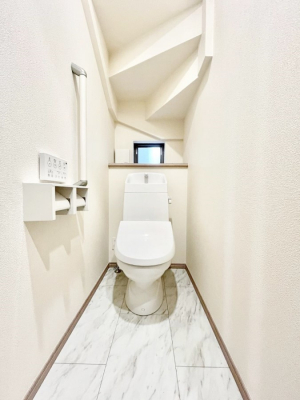 �g�C���@������B�������`Toilet�`�@�������̂��鐅����g�C���̓E�H�V�����b�g�t���ł����g�C���͖����g�킴��𓾂Ȃ����́B����������ۂ������ł��ˁB�g�C����2��������̂Œ��̍��G���ɕ֗��ł��I