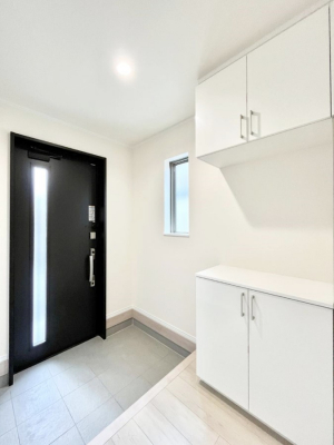 ���ց@������A�������`Entrance�`�@�Ƃ̒��ł��q�l���}����ŏ��̏ꏊ�ł��錺�ւ́A�Ƃ̈�ۂ��̂��̂ł��I�L�x�Ȍ��֎��[�ŁA����Y��ɕۂ��Ƃ��o���܂��􌺊ւɂ͂����Ղ���[�̉��ʔ��������I