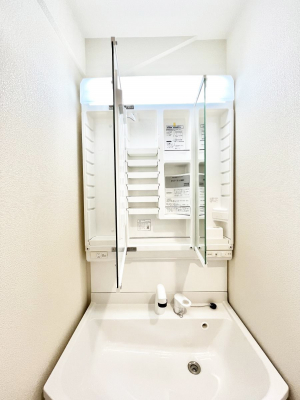 ���̑����ρ@�O�ʋ��̗��ɁA���ϕi��q���p�i�Ȃǂ����[�\�B���ʑ����������ƕۂ��܂��I