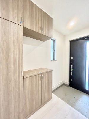 ց@A`Entrance`@Ƃ̒łql}ŏ̏ꏊł錺ւ́AƂ̈ۂ̂̂łILxȌ֎[ŁAYɕۂƂo܂􌺊ւɂ͂Ղ[̉ʔI