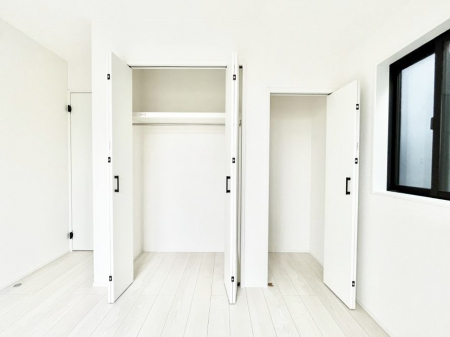 [@P`Closet`@ǖʃN[[bg΃^XuKvȂAôȂXbLԂێł܂BꂽXy[XLɊpłBߗނ̕iȂǂՂ[o܂ˁ