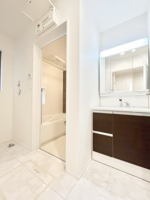 ���̑��@������A�������L�X�Ƃ�Ƃ�̂��郉���h���[�X�y�[�X�B  