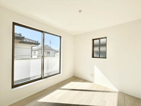 �Q���@������A�������`Bed Room�`�@�}���V�����ƈႢ�������������̂��ˌ��Ẵ����b�g�ł��B���Ƒ������������ƂŎ苷�Ɋ����Ă����Z�܂����ˌ��Ăł͊e�����v���C�o�V�[��ۂ��Ƃ��ł��܂��B