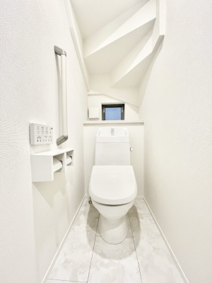 �g�C���@������A�������`Toilet�`�@�������̂��鐅����g�C���̓E�H�V�����b�g�t���ł����g�C���͖����g�킴��𓾂Ȃ����́B����������ۂ������ł��ˁB�g�C����2��������̂Œ��̍��G���ɕ֗��ł��I